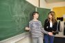 Kinder spielen Galgenmännchen Kinder spielen Galgenmännchen